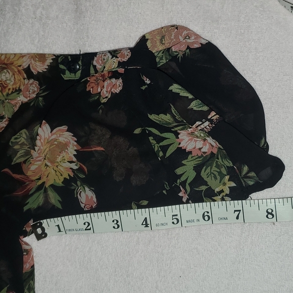 AMERICAN RAG CIE Black Floral Pintuck Split Neck Roll Tab Sleeve Blouse-EUC-Sz M - Picture 17 of 17